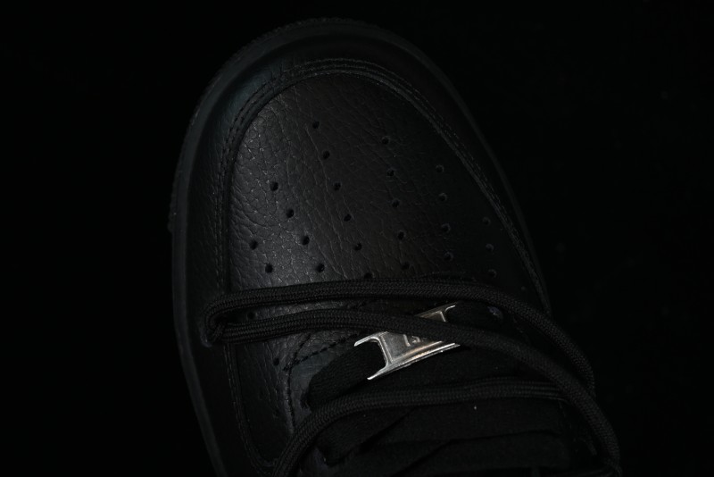 Nike Air Force 1 '07 Low Classic Lace-Up Casual Sneakers in Black & White - ZH0316-018