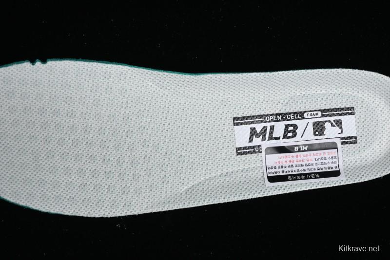 MLB Chunky Liner Basic New York Yankees Thick Sole Casual Sneakers with 6cm Height Increase - 3ASXCLR3N50WHS