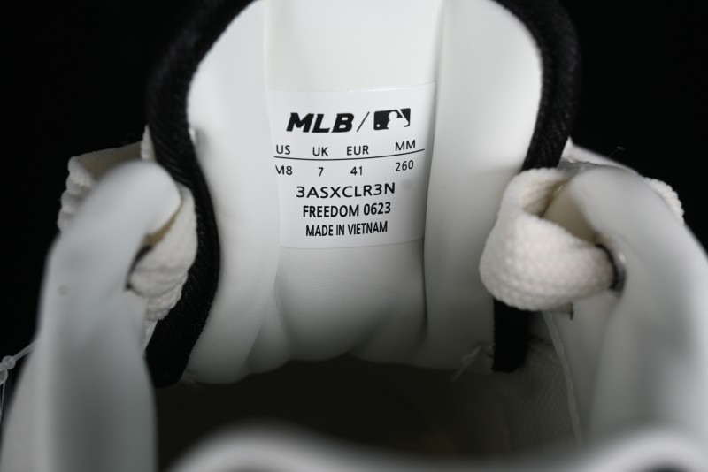 MLB Chunky Liner Basic New York Yankees Thick Sole Casual Sneakers with 6cm Height Increase - 3ASXCLR3N50WHS