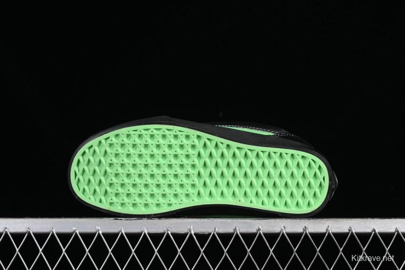 Vans Classics Knu Skool Retro Sneakers with Thickened Tongue and Enlarged Toe - VN0009QCSWE