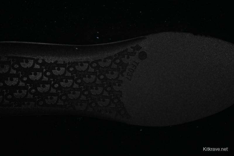 Dior B30 Sneakers with Reflective CD30 Logo and Lightweight Rubber Sole - CD30