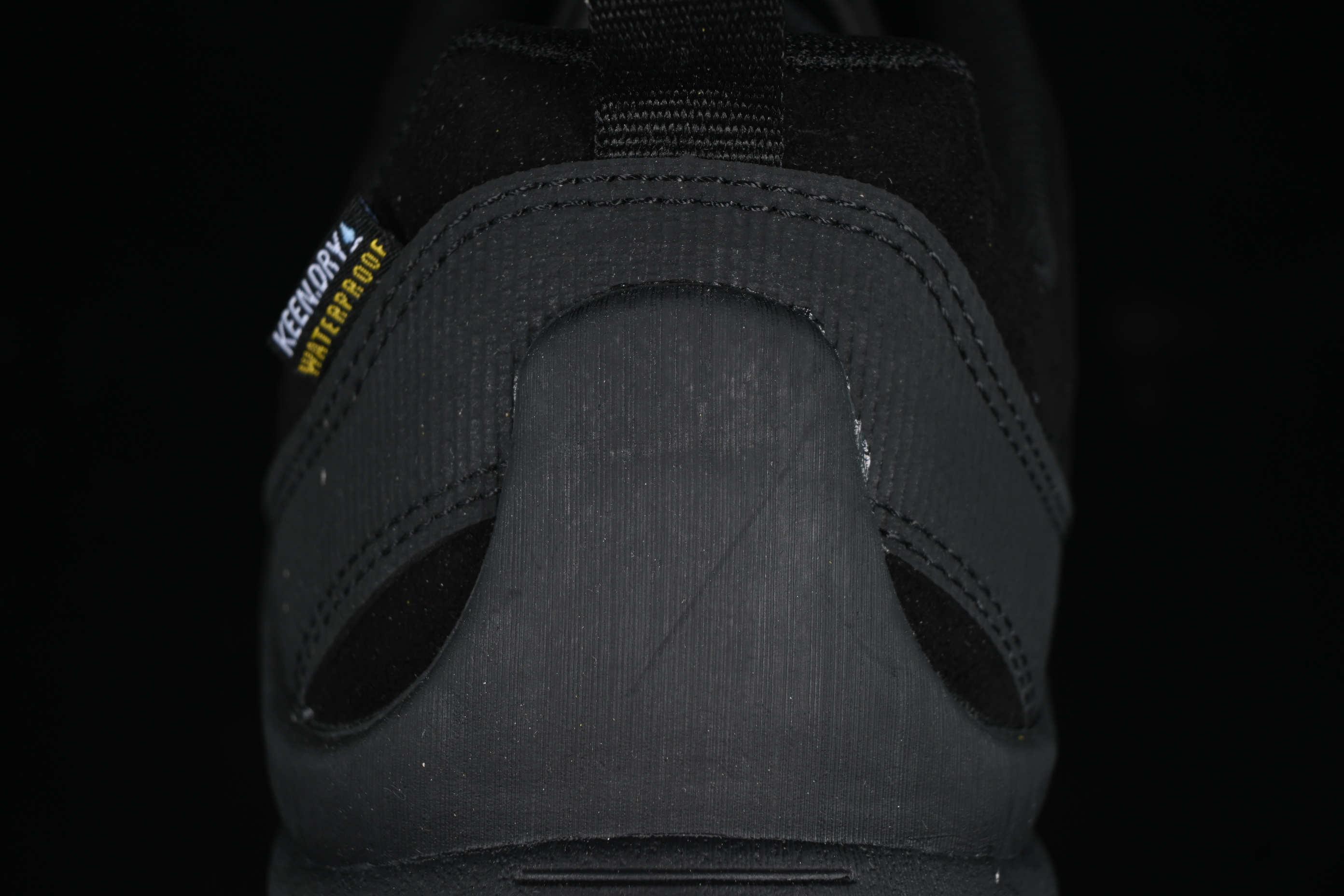 KEEN Men's Jasper II Waterproof Sneaker - All-Black Minimalist Design