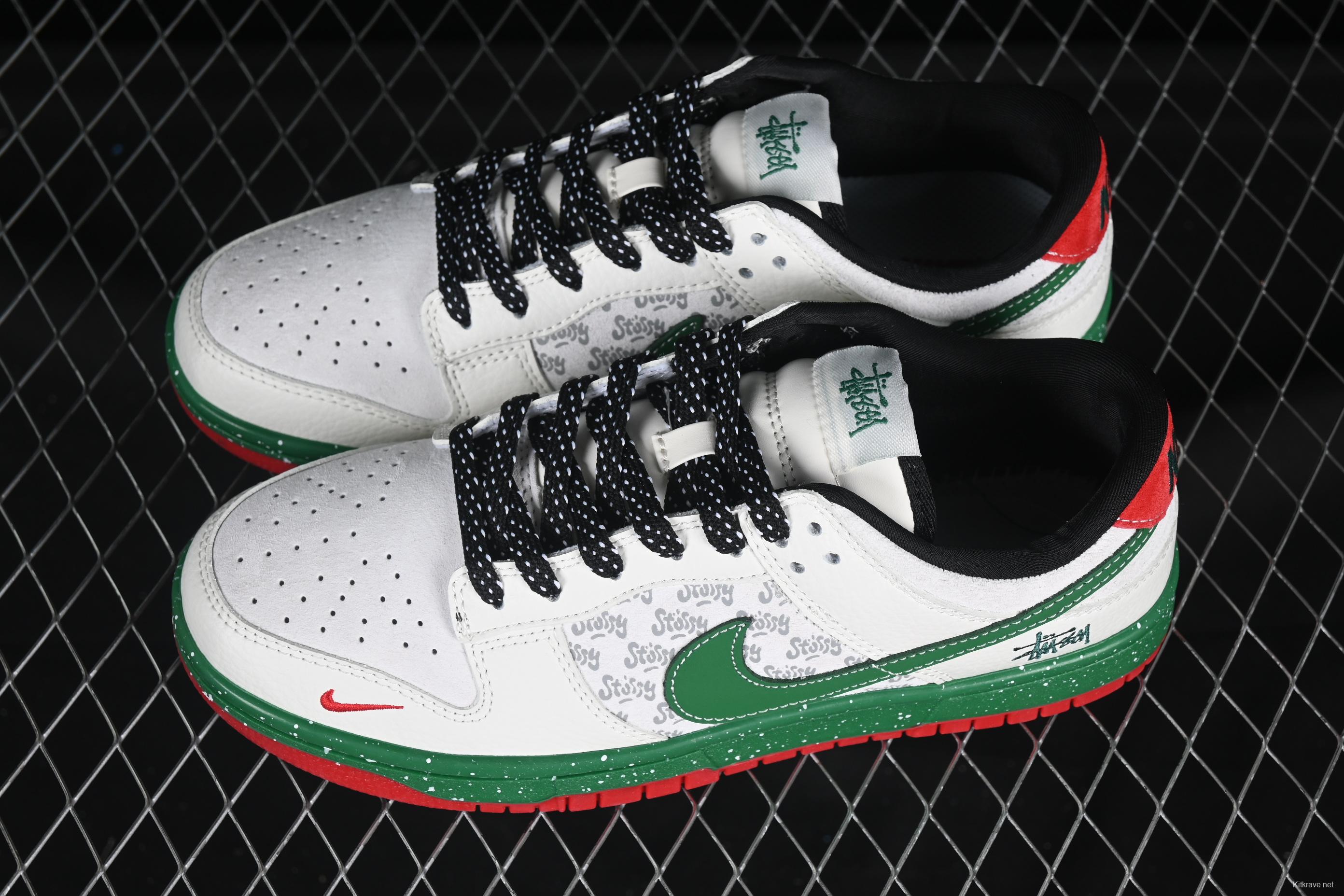 Nike x Stüssy Dunk Low "Holiday Edition" - Limited Edition Sneaker