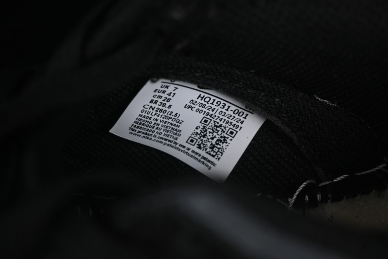 Nike Dunk Low Casual Sneakers in Black-Grey Colorway - HQ1931-001
