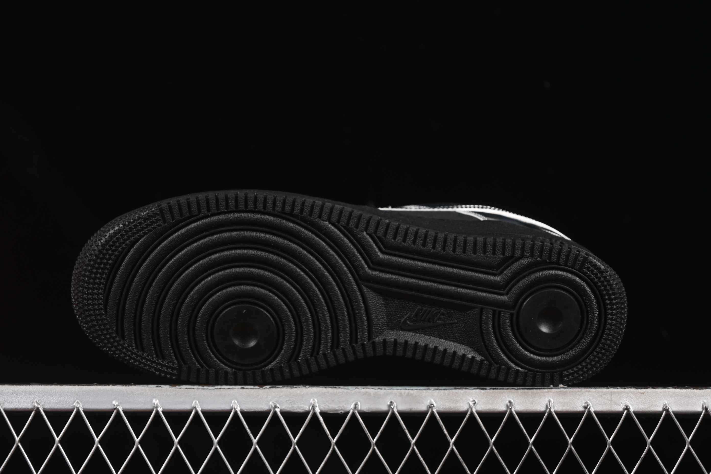 Nike Air Force 1'07 Low Casual Sneakers with Full-Length Air Cushion - HF2885-001