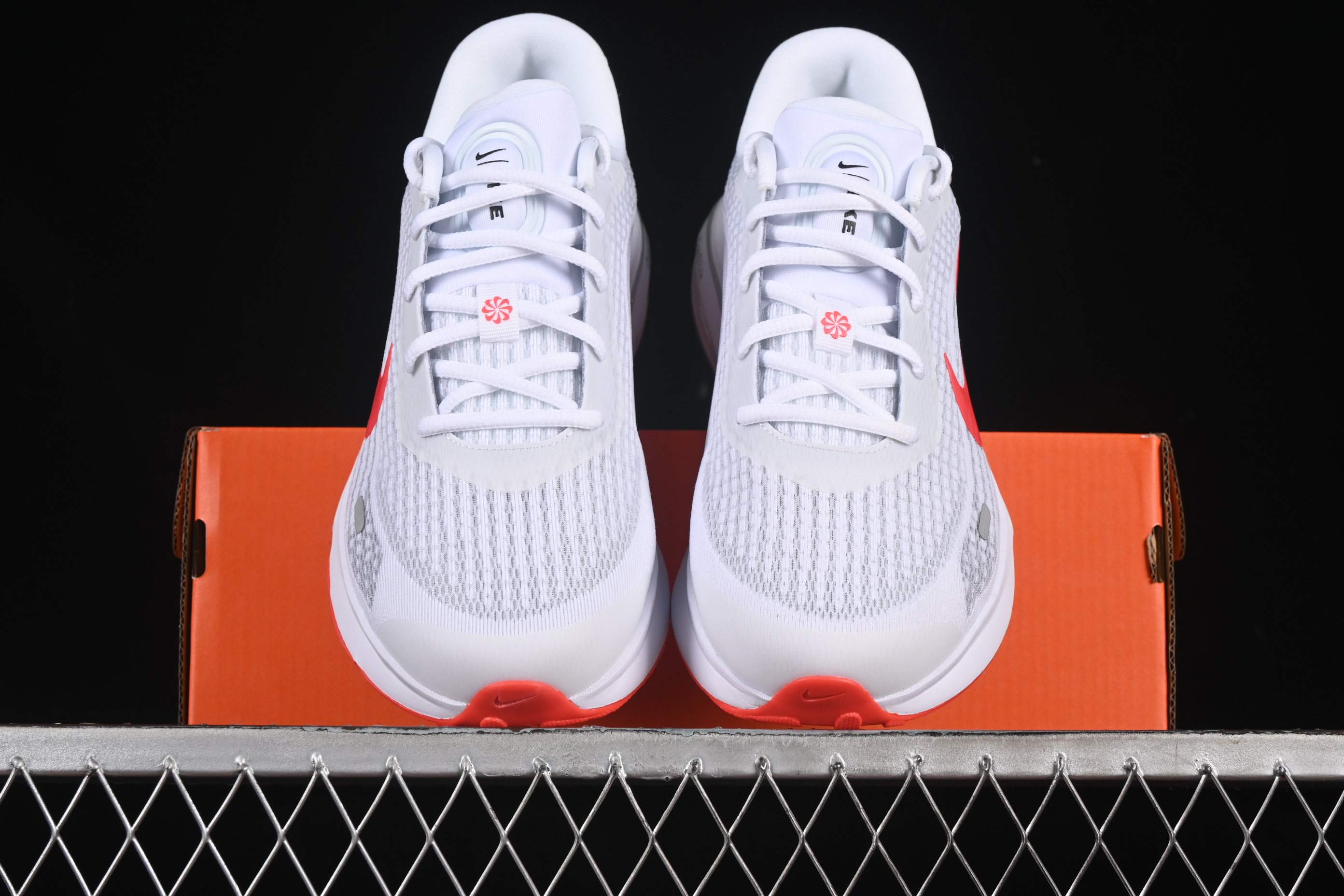 Nike Journey Run Low-Top Casual Running Shoes with Cushioning Anti-Slip and Wear-Resistant Design - FN0228-106