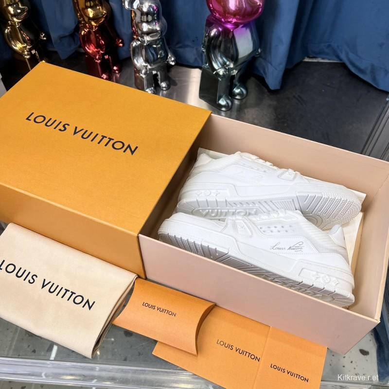 2025 Unisex Louis Vuitton White Leather Trainer