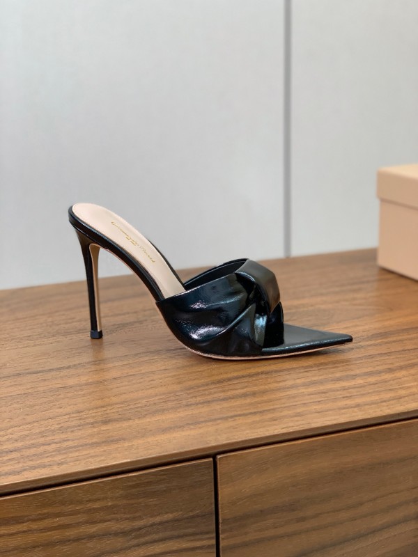 2025 Women Gianvito Rossi Black Leather Pointed High Heel Sandals