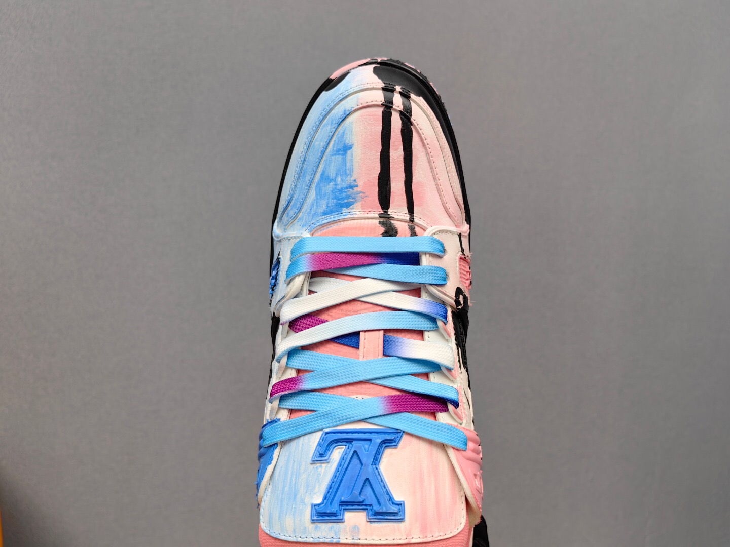 2025 Unisex Louis Vuitton Pink Blue Leather Canvas Plimsolls Hand Painted KFY00620