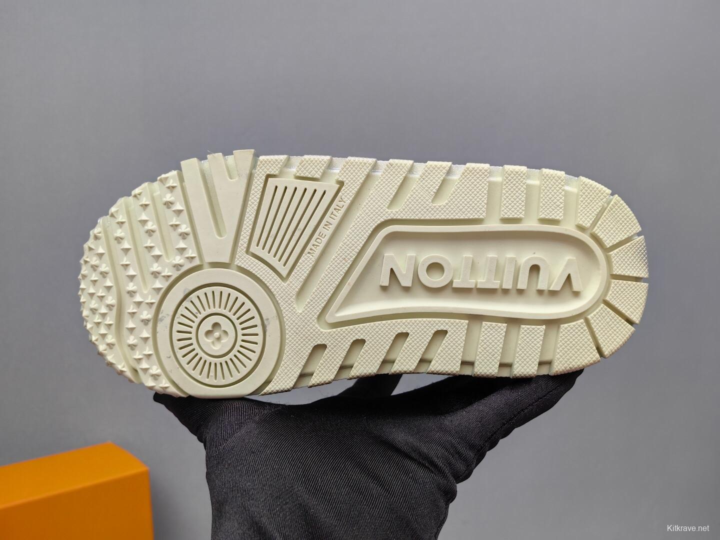 2025 Unisex Louis Vuitton Silver Leather LV Trainer