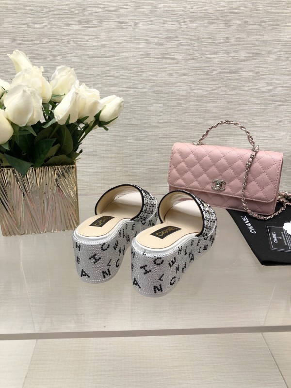 2025 Women Chanel Black White Textile Slippers LY00320