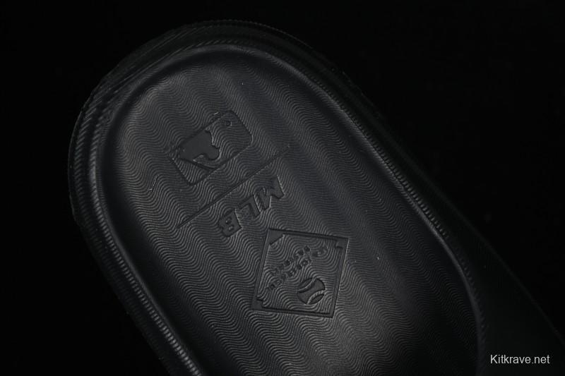 New York Yankees MLB Skipper Slide Summer Casual Sandals - 3ALPS015350BKS