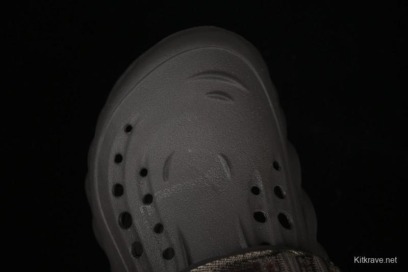 Crocs Bobs Flat Heel Closed Toe Slip-On Beach Clog Sandals - B.D4