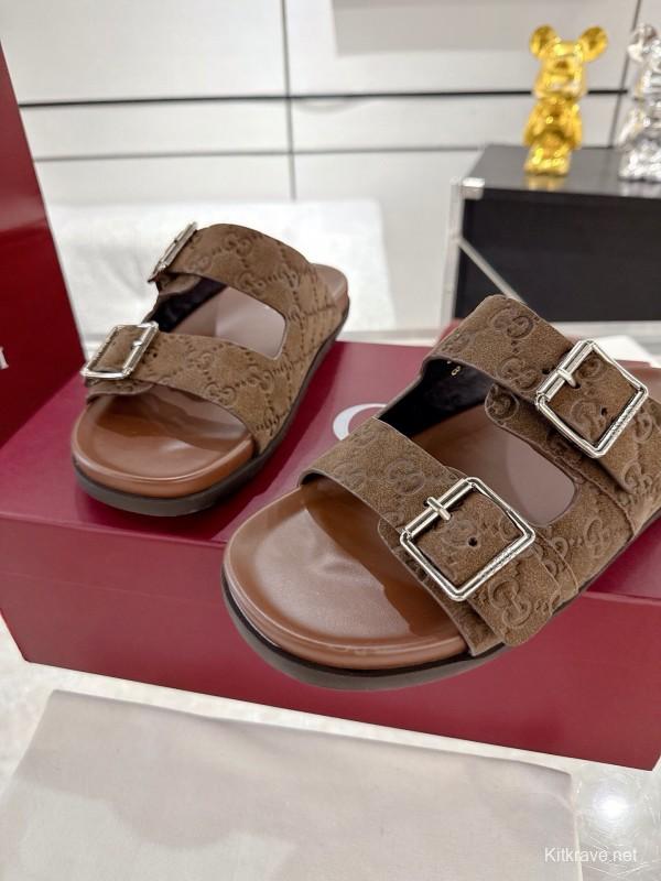 2025 Unisex Gucci Brown Leather Slippers Double G Embossed AS00240
