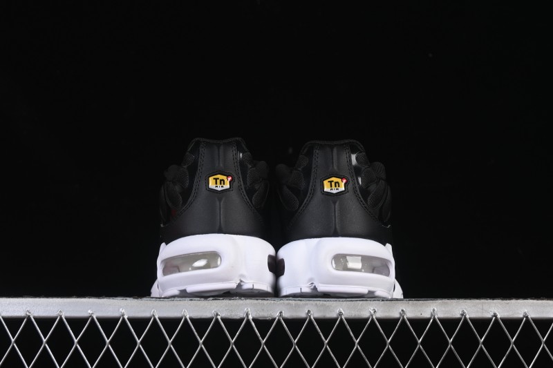 Nike Air Max Plus Retro Running Shoes with Air Cushion Technology - DM2362-001