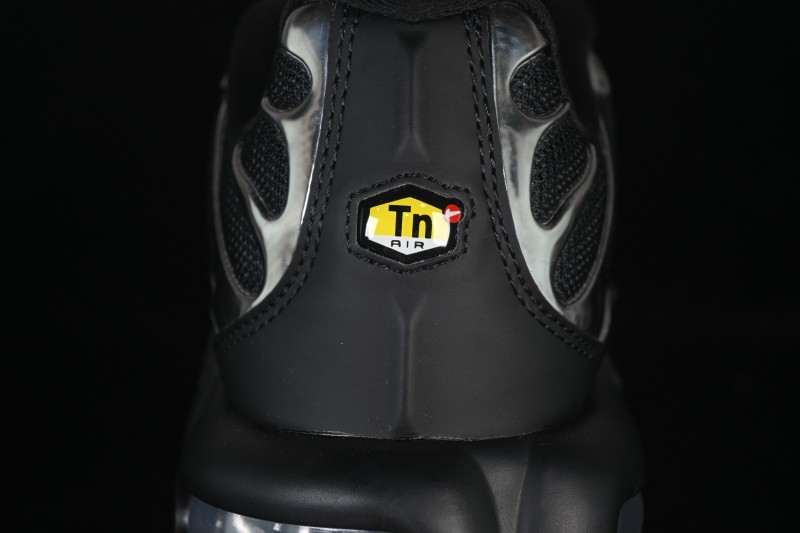 Nike Air Max Plus Retro Running Shoes with Air Cushion Technology - HJ9743-001