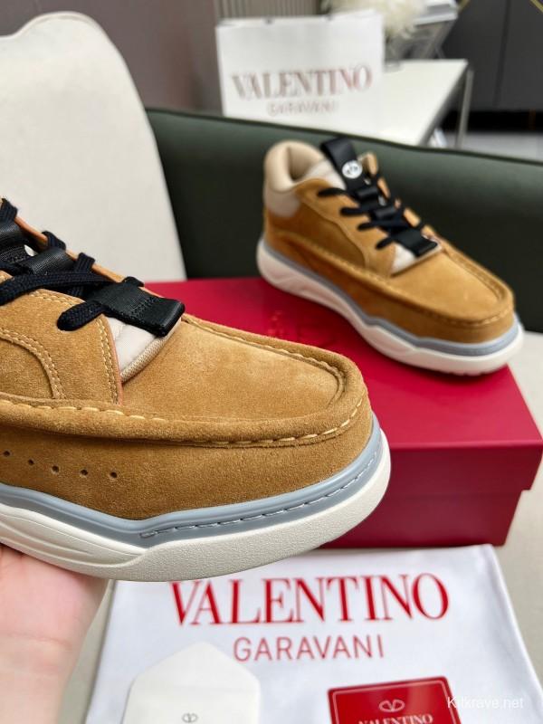 VALENTINO RUNBOOT Mid-Top Sneakers with Urban Casual Design - AS00380