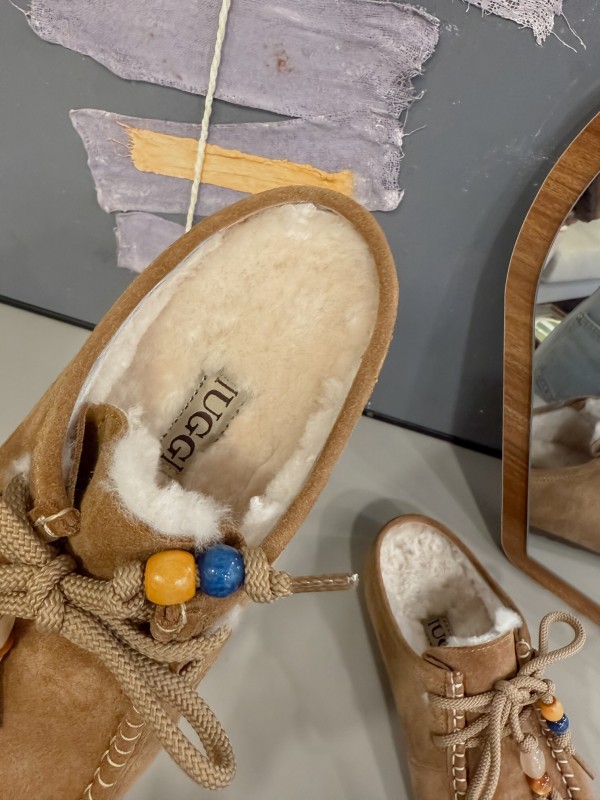 UGG 2025 Spring/Summer Collection Cozy Wool Slippers with Retro Buckle - KFY00240
