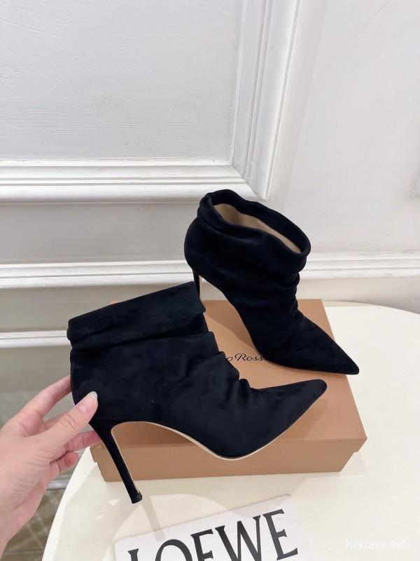 Gianvito Rossi Fall Winter 2025 GR Pointed Toe Retro Pleated High Heel Ankle Boots - KFY00340