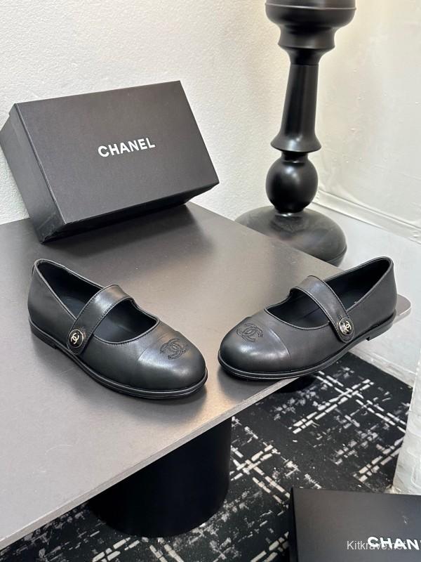 Chanel Quilted Slippers with Diamond Pattern Design - KFY00280