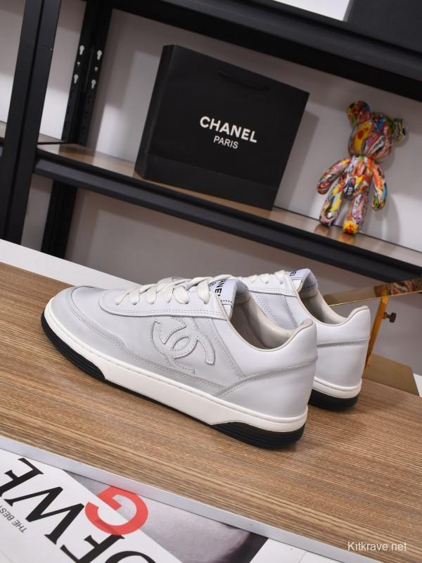 Chanel Loafers Classic Style with Gradient Logo and Platform Sole - KFY00350