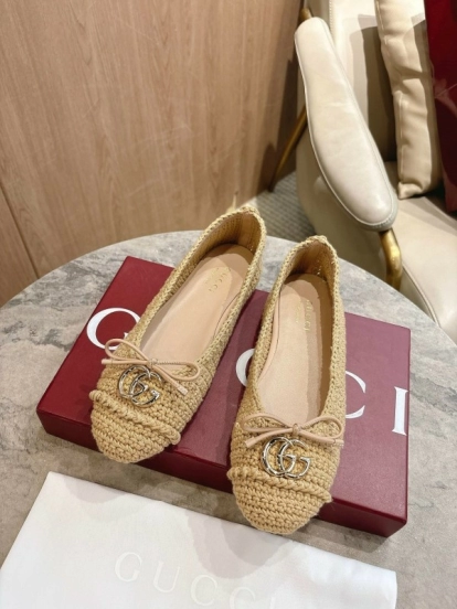 Gucci Ballet Flats with Leather Sole and Bow Detail - LY00320