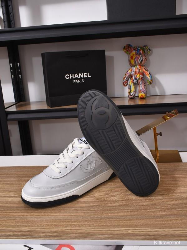 Chanel Loafers Classic Style with Gradient Logo and Platform Sole - KFY00350