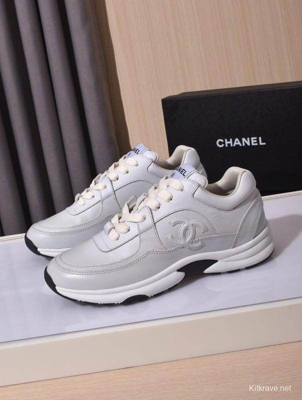 Chanel Loafers Classic Style with Gradient Logo and Platform Sole - KFY00350