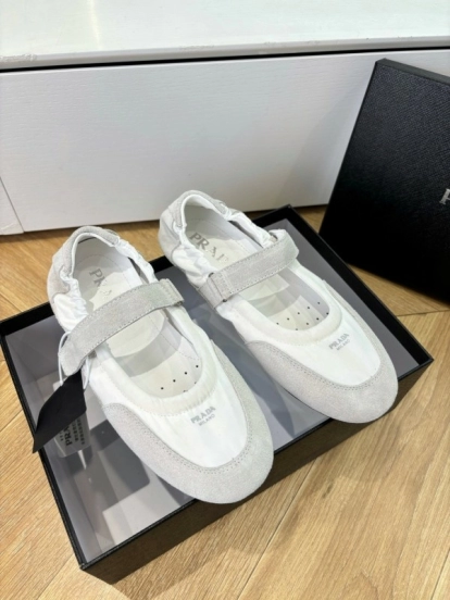 Prada Metal Toe Thin Sole Training Shoes Casual Sneakers - LY00260