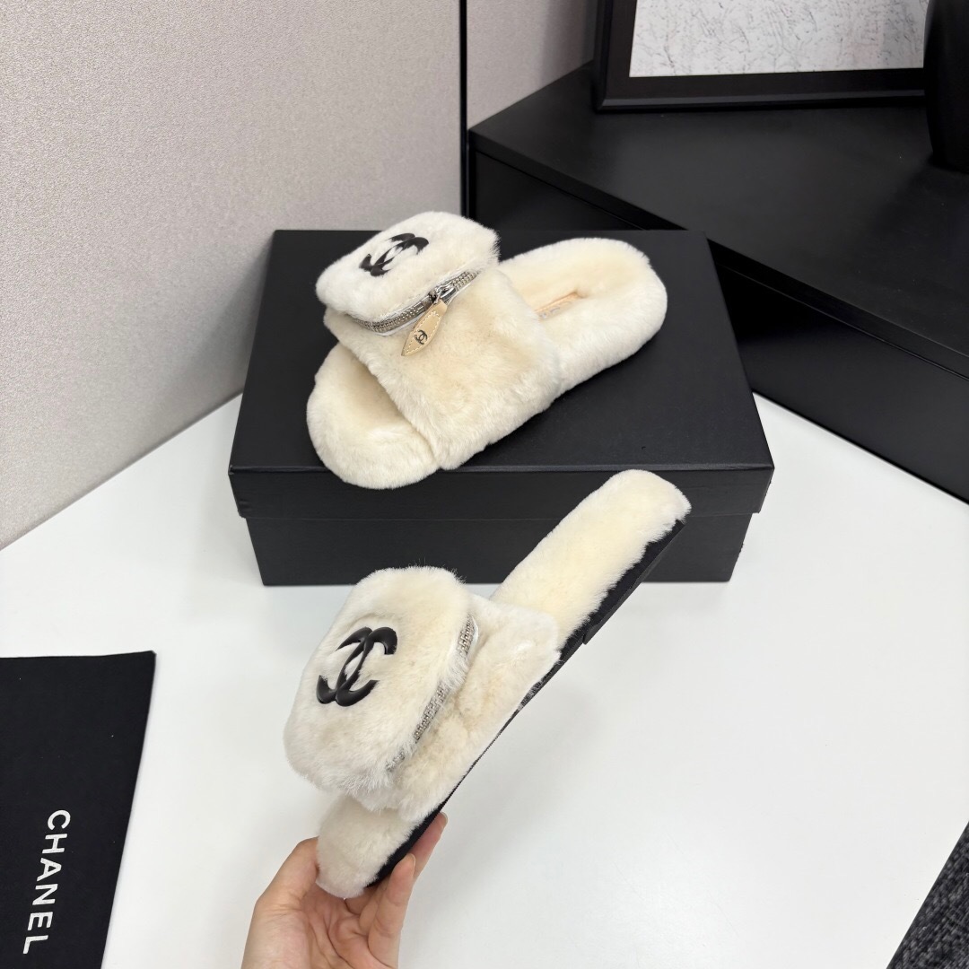 Chanel Spring/Summer 2025 Upgraded Fur Slippers with Rubber Sole - LY00270