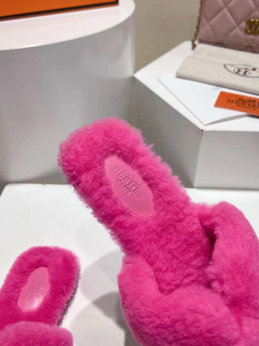 Hermès Fall/Winter 2025 Flat Fur Slippers - LY00240