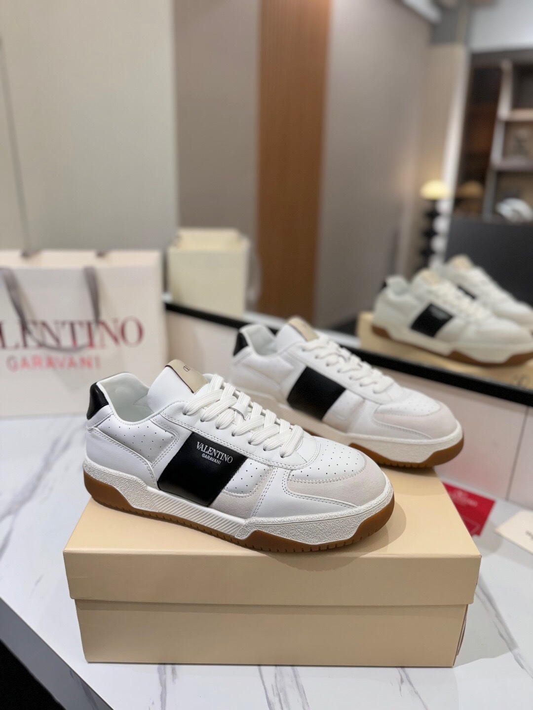 VALENTINO 2025 SS Casual Sneakers with Large V Hook-and-Loop Closure - AS00370