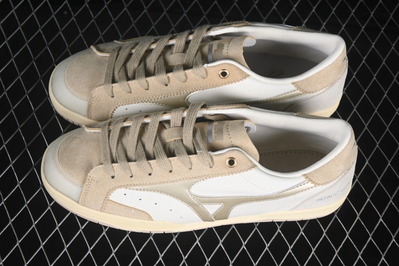 Mizuno CT Club Retro Casual Low-Top Sneakers with Breathable Comfort - D1GH261012